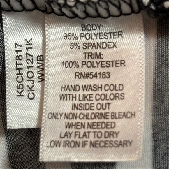 Calvin Klein Top Beautiful Bright Red White Black Large Excellent Condition - Picture 6 of 7